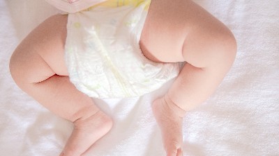 千庫網_穿紙尿褲的嬰兒_攝影圖編號122118