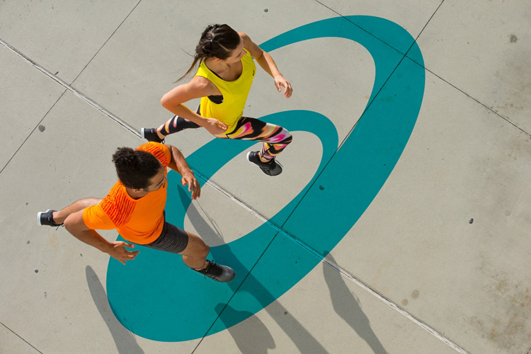 Asics專業(yè)定制跑步鞋重塑品牌形象,定位為體育運動的樂趣