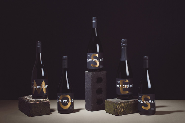 摩西湖紅酒品牌形象塑造，大膽而年輕，給奢侈品注入活力